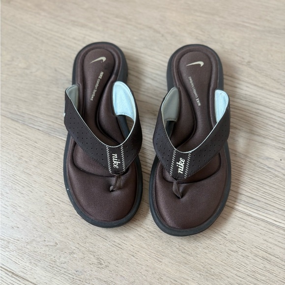 Nike Sandals - Picture 1 of 9